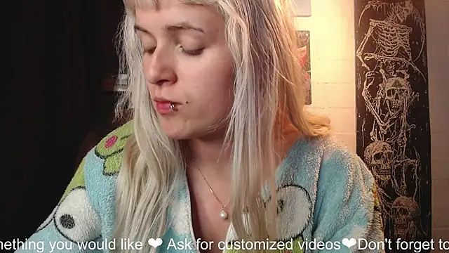 Snapshot of NEXT_DOOR_GIRL_ chatting on January 2025 03:40:02 AM NEXT DOOR GIRL online show from January 2025 03:40:02 AM
