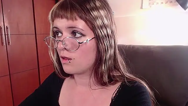 Snapshot of NEXT_DOOR_GIRL_ chatting on November 2025 09:35:01 PM NEXT DOOR GIRL online show from November 2025 09:35:01 PM