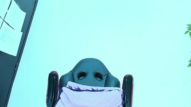 Snapshot of Briyit_Doll chatting on February 2025 09:38:01 AM Briyit Doll online show from February 2025 09:38:01 AM