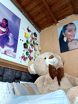 linda-palma online show from December 2025 04:18:02 AM