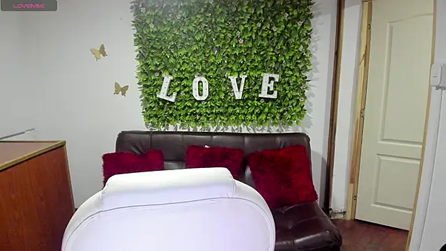 Enma  clark online show from January 2025 08:00:01 PM