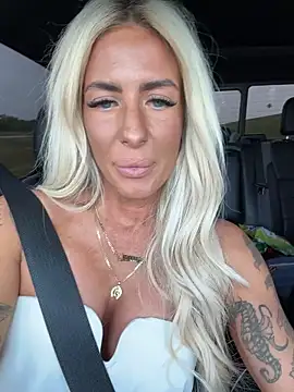 blondiluvsanal online show from April 2026 07:22:01 PM