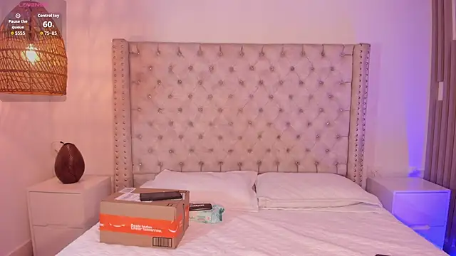 Snapshot of Maya_Bluee chatting on November 2025 04:00:02 AM Maya Bluee online show from November 2025 04:00:02 AM