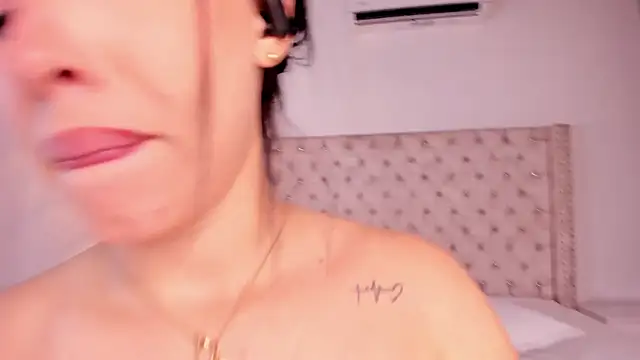 Maya Bluee online show from February 2026 06:22:01 AM