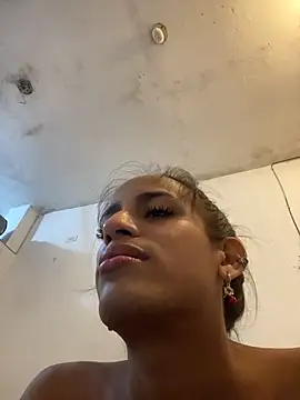 AlexaWarner online show from August 2026 10:33:02 PM