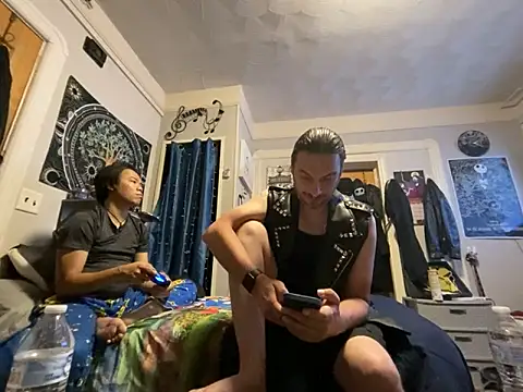 Roommatesgonewild online show from September 2025 12:11:01 AM