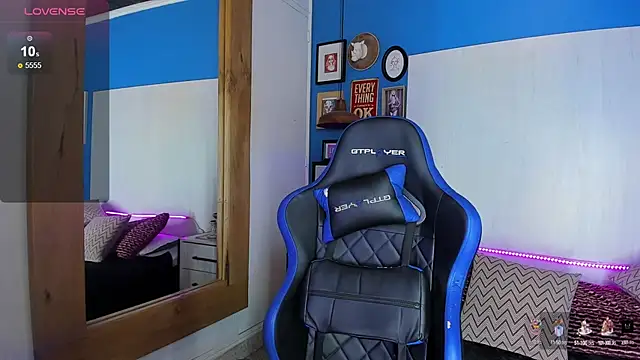 VladHellsing4 online show from March 2025 01:47:01 PM