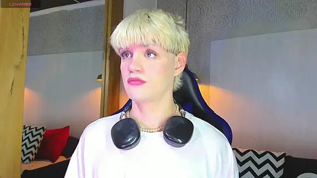 VladHellsing4 online show from February 2026 02:43:02 PM