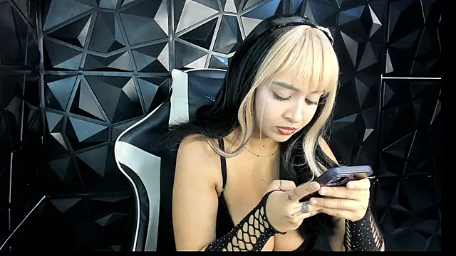 HelueHorny13 online show from October 2025 04:31:02 AM