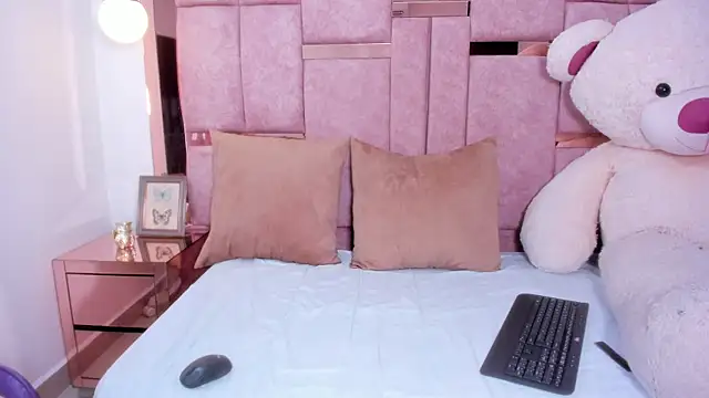 kaylin jann online show from October 2025 06:20:02 PM