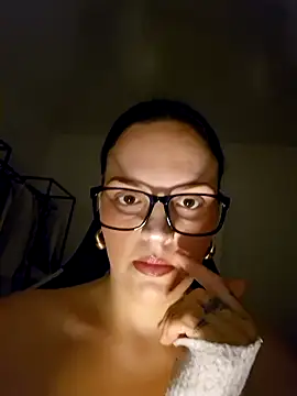 Jujuicy 97 online show from December 2025 06:37:02 PM