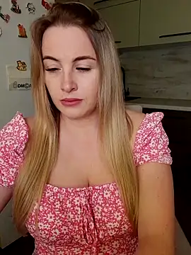 Snapshot of Cute_Hot_Alice chatting on February 2025 08:14:02 PM Cute Hot Alice online show from February 2025 08:14:02 PM