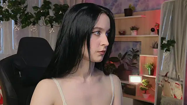 Snapshot of KiraLiLime chatting on February 2025 01:38:01 PM KiraLiLime online show from February 2025 01:38:01 PM