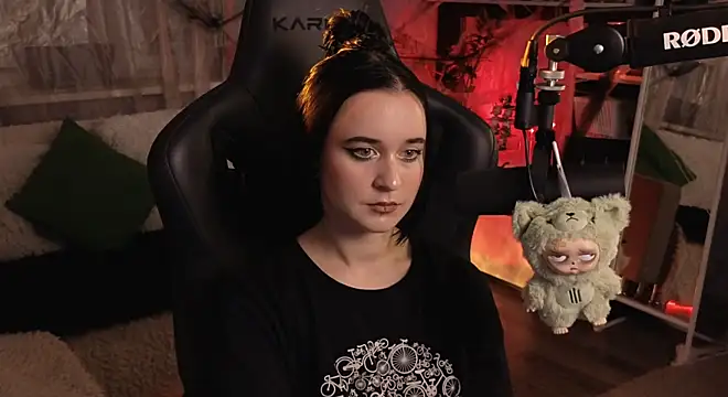 KiraLiLime online show from November 2025 05:59:01 PM