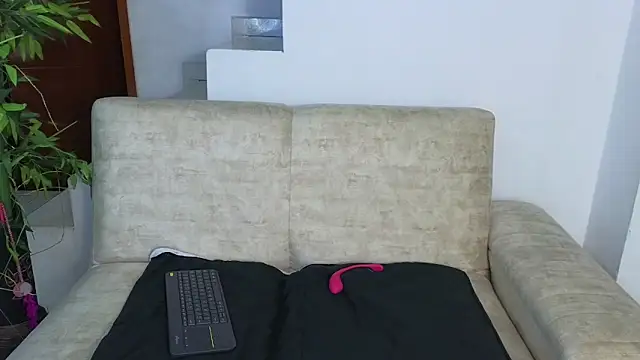 Lorenne Miller online show from October 2025 04:57:02 AM