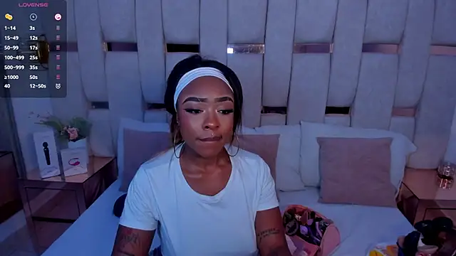 mia schwarz online show from September 2025 12:21:01 PM