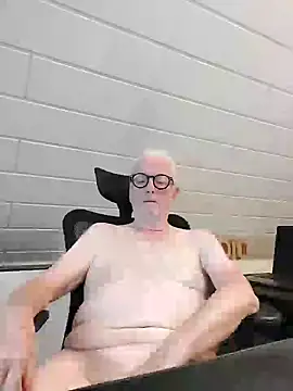 Greyhound70 online show from September 2025 07:56:02 AM