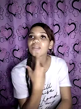 Snapshot of 1CANDYLOVE chatting on December 2024 02:19:02 AM 1CANDYLOVE online show from December 2024 02:19:02 AM