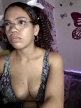 Snapshot of 1CANDYLOVE chatting on January 2025 01:50:01 AM 1CANDYLOVE online show from January 2025 01:50:01 AM