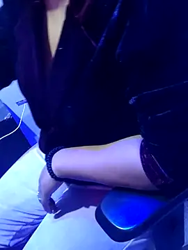 Snapshot of vadapavgirl chatting on November 2025 01:23:01 PM vadapavgirl online show from November 2025 01:23:01 PM