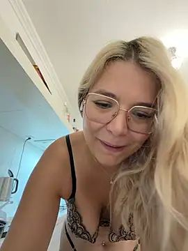 EmyLana online show from October 2025 07:53:01 AM