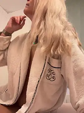 EmyLana online show from January 2026 09:03:01 AM