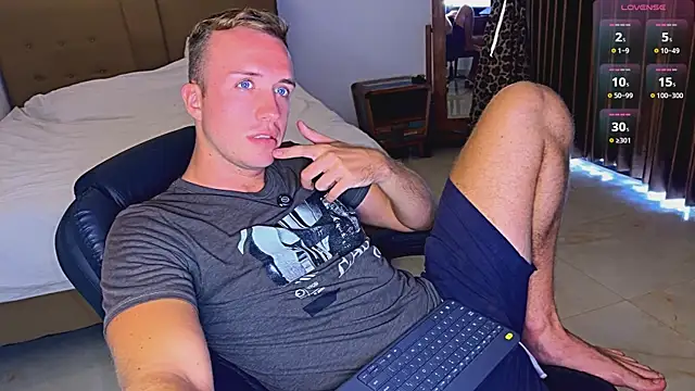 Snapshot of tommy_cumfinger chatting on July 2026 04:08:02 AM tommy cumfinger online show from July 2026 04:08:02 AM