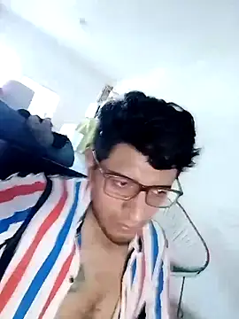 Snapshot of ale3J4a chatting on November 2025 07:03:01 PM ale3J4a online show from November 2025 07:03:01 PM