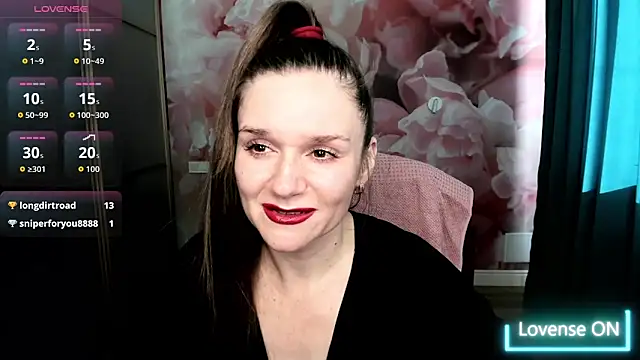 AriaGray online show from November 2025 09:00:02 AM