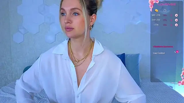 Snapshot of Lynna_Sparks chatting on November 2025 02:46:02 AM Lynna Sparks online show from November 2025 02:46:02 AM