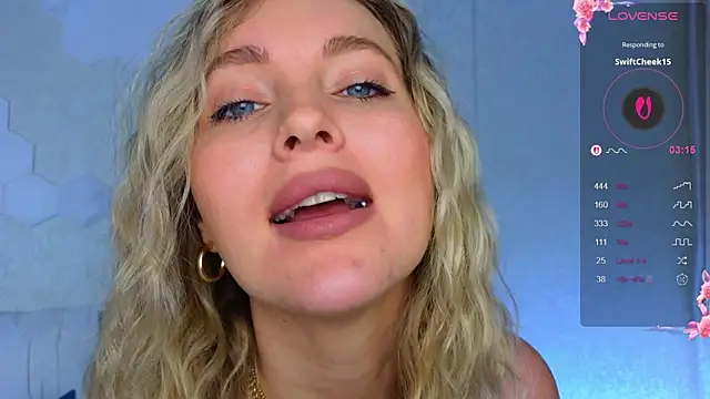 Snapshot of Lynna_Sparks chatting on November 2025 03:17:01 AM Lynna Sparks online show from November 2025 03:17:01 AM