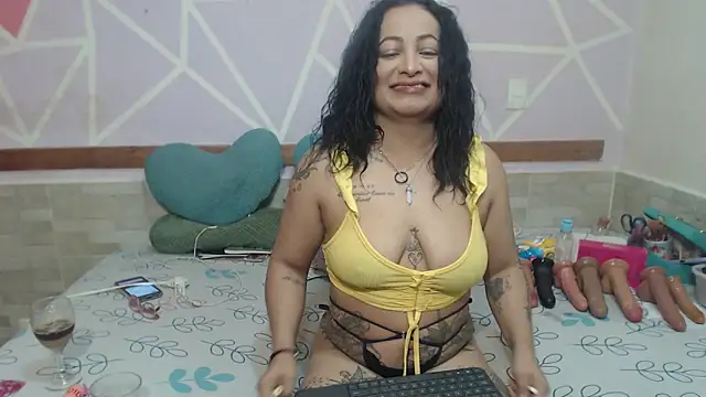 Snapshot of Lena_lawson chatting on December 2025 06:43:01 AM Lena lawson online show from December 2025 06:43:01 AM