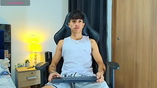 Snapshot of _CamiloBass chatting on May 2026 10:47:02 PM CamiloBass online show from May 2026 10:47:02 PM
