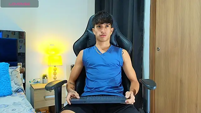 Snapshot of _CamiloBass chatting on May 2026 12:27:02 AM CamiloBass online show from May 2026 12:27:02 AM