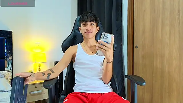 Snapshot of _CamiloBass chatting on May 2026 08:03:01 PM CamiloBass online show from May 2026 08:03:01 PM