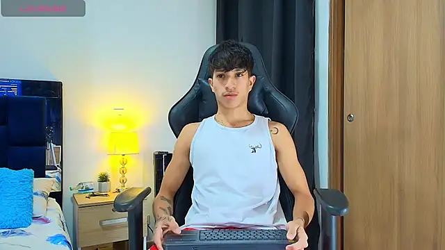 Snapshot of _CamiloBass chatting on May 2026 12:52:01 AM CamiloBass online show from May 2026 12:52:01 AM