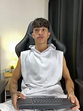 Snapshot of _CamiloBass chatting on May 2026 06:37:01 PM CamiloBass online show from May 2026 06:37:01 PM
