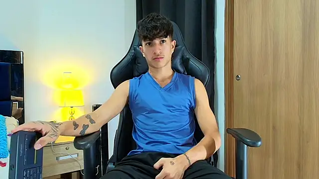 Snapshot of _CamiloBass chatting on May 2026 01:46:02 AM CamiloBass online show from May 2026 01:46:02 AM