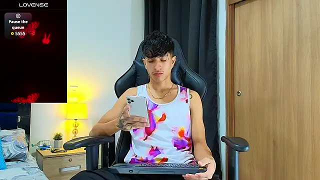 Snapshot of _CamiloBass chatting on May 2026 01:01:01 AM CamiloBass online show from May 2026 01:01:01 AM
