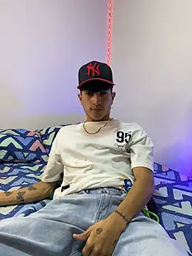 Snapshot of _CamiloBass chatting on June 2026 01:44:02 AM CamiloBass online show from June 2026 01:44:02 AM