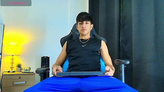 Snapshot of _CamiloBass chatting on June 2026 01:00:01 AM CamiloBass online show from June 2026 01:00:01 AM