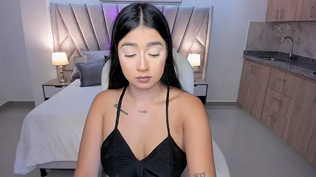 amelie jhons online show from October 2025 08:42:01 PM