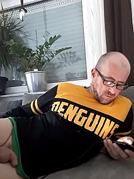 Snapshot of DonKazik chatting on October 2025 01:28:01 PM DonKazik online show from October 2025 01:28:01 PM