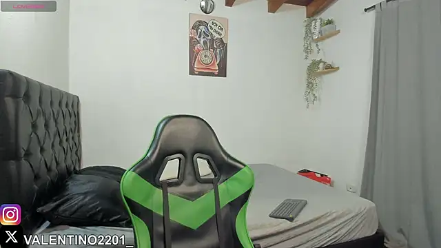 Snapshot of Valentino_Xander chatting on October 2025 12:31:01 AM Valentino Xander online show from October 2025 12:31:01 AM