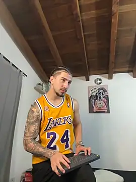 Snapshot of Valentino_Xander chatting on November 2025 11:27:02 PM Valentino Xander online show from November 2025 11:27:02 PM