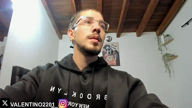 Snapshot of Valentino_Xander chatting on November 2025 01:49:01 AM Valentino Xander online show from November 2025 01:49:01 AM