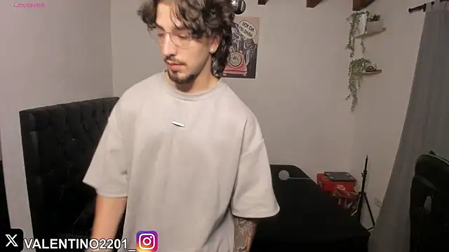 Snapshot of Valentino_Xander chatting on November 2025 11:58:01 PM Valentino Xander online show from November 2025 11:58:01 PM