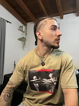 Snapshot of Valentino_Xander chatting on November 2025 11:43:02 PM Valentino Xander online show from November 2025 11:43:02 PM