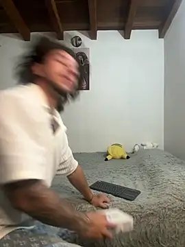 Snapshot of Valentino_Xander chatting on November 2025 01:08:02 AM Valentino Xander online show from November 2025 01:08:02 AM