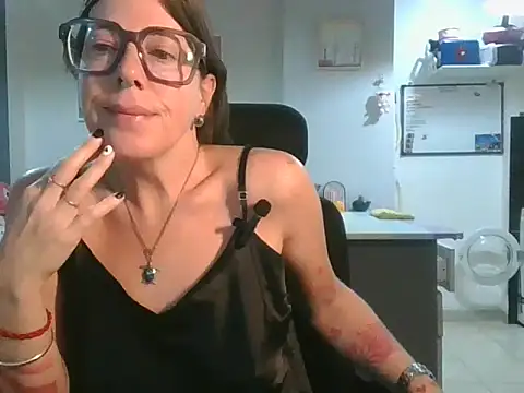 Snapshot of Calentandote chatting on June 2026 08:35:02 AM Calentandote online show from June 2026 08:35:02 AM
